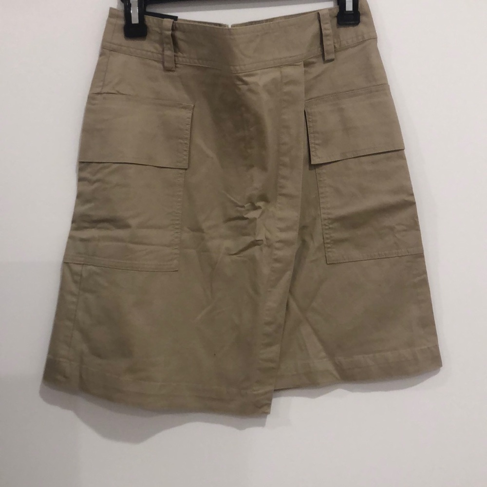 BANANA REPUBLIC SKIRT SIZE 2 TALL. BRAND NEW.